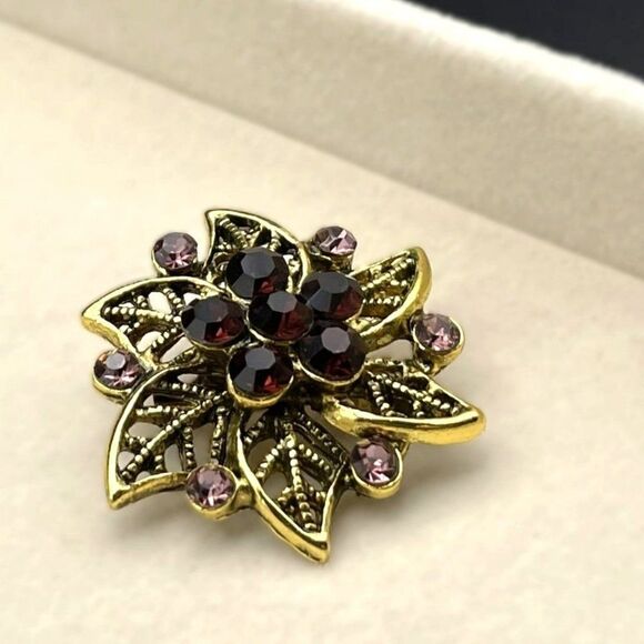 Yellow Gold with Light and Dark Purple Amethyst Crystal Flower Pin Back Brooch - Picture 5 of 7